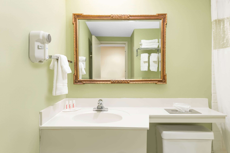 Bathroom 4, Ramada by Wyndham Vandalia, Fayette
