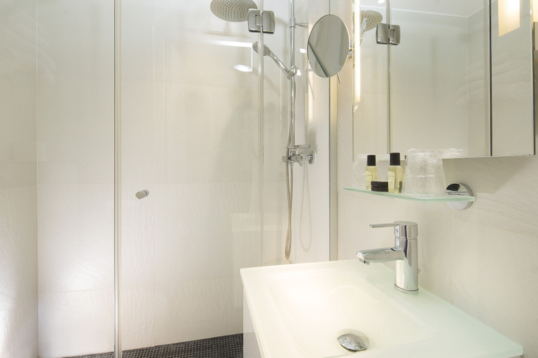 Bathroom 4, Hotel Le Relais du Marais, Paris