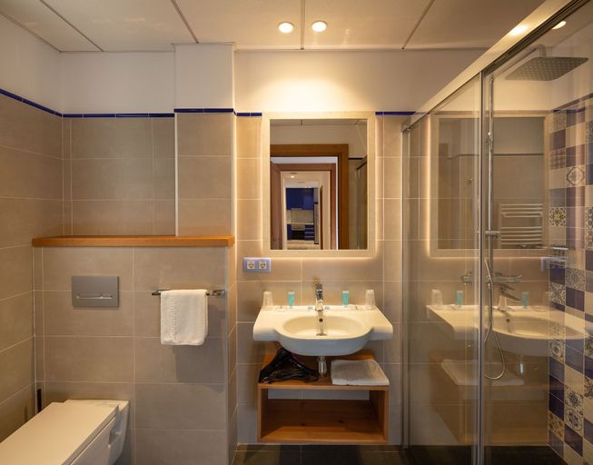 Bathroom 3, Casa Cervantes, Tarragona