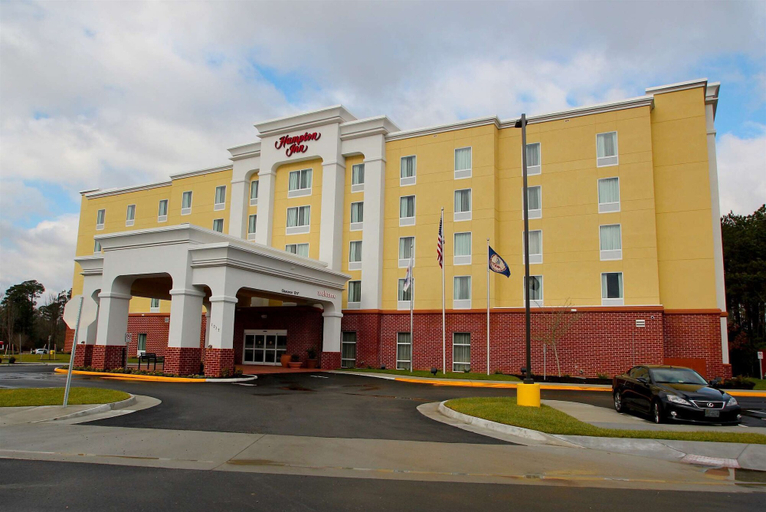 Exterior & Views 1, Hampton Inn Suffolk, Suffolk