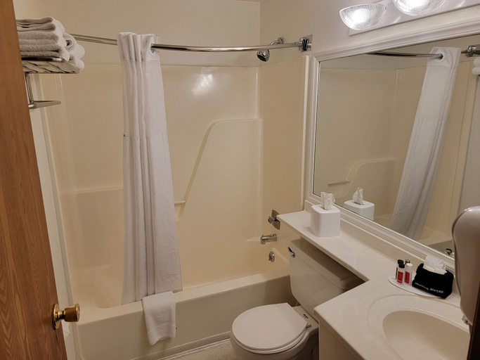 Bathroom 3, Super 8 by Wyndham Cody, Park