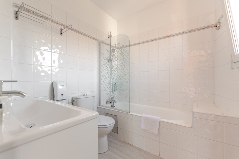Bathroom 4, Provençal Hotel, Var