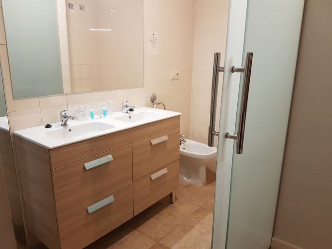 Bathroom 4, Hotel Moya, Cáceres