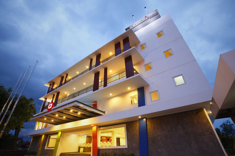 Exterior & Views 11