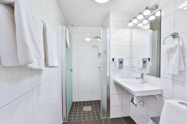 Bathroom 4, Hotel Poseidon, Göteborg