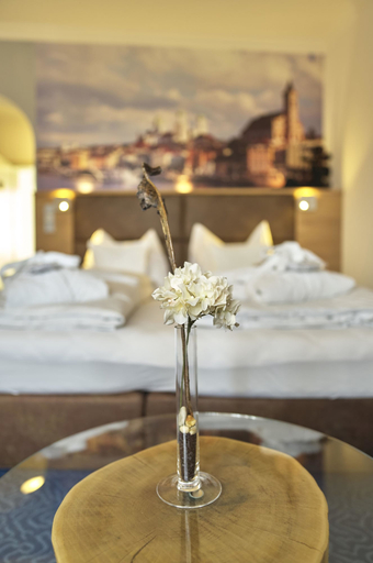 Bedroom 3, Hotel Lindenhof, Passau