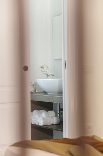 Bathroom 5, Ottolire Resort, Bari