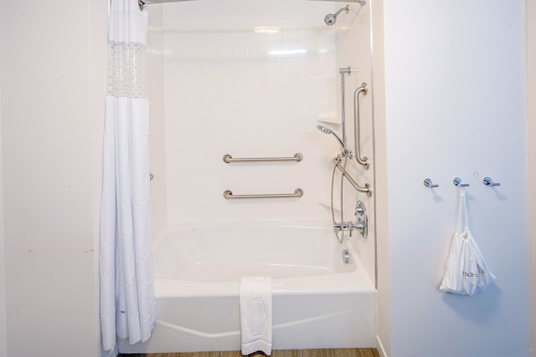Bathroom 4, Hampton Inn & Suites Ashland, Ashland