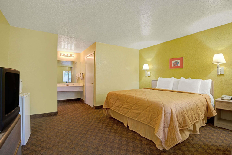Bedroom 3, White Rock Inn, Hays