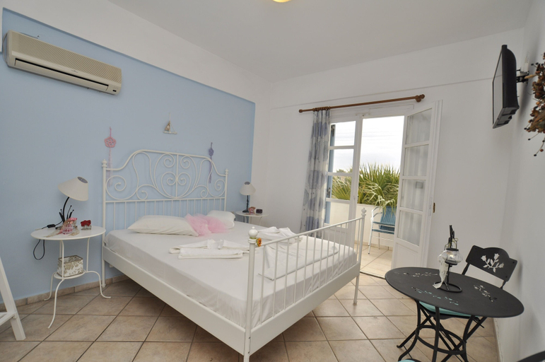 Bedroom 3, Manos Syros, South Aegean