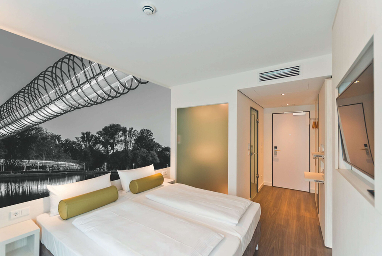 Bedroom 3, Super 8 by Wyndham Oberhausen am Centro, Oberhausen