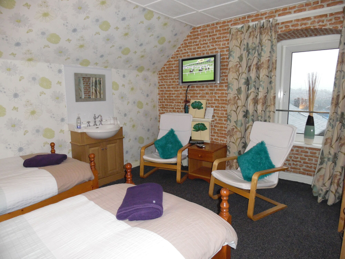 Bedroom 2, Kirk Lea Guest House, Calderdale