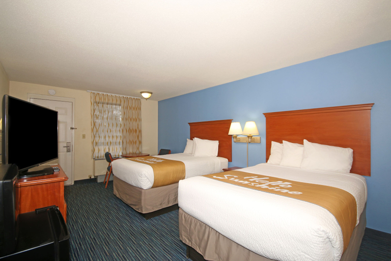 Bedroom 2, Days Inn by Wyndham Winston Salem North, Forsyth