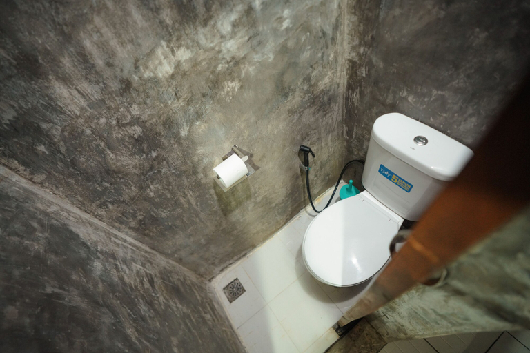 Bathroom 4, Waiwas Hostel, Lombok