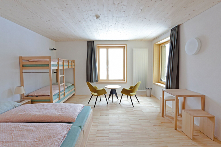 Bedroom 4, Youth Hostel St. Moritz, Maloja
