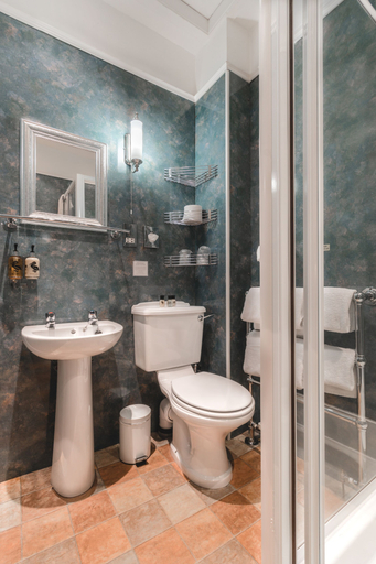 Bathroom 5, Hotel Ceilidh-donia, Edinburgh