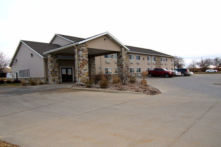 Exterior & Views 2, Rock Island Inn & Suites, Cass