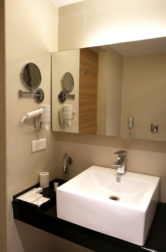 Bathroom 5, Greenpark Chennai, Chennai
