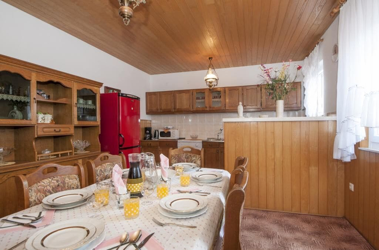Food & Drinks, Apartment Ksenija, Supetar