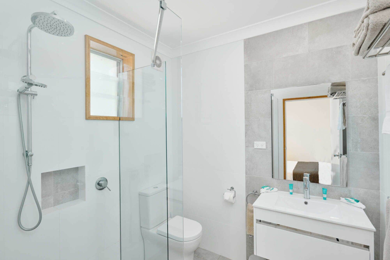 Bathroom 4, Wingham Motel, Greater Taree