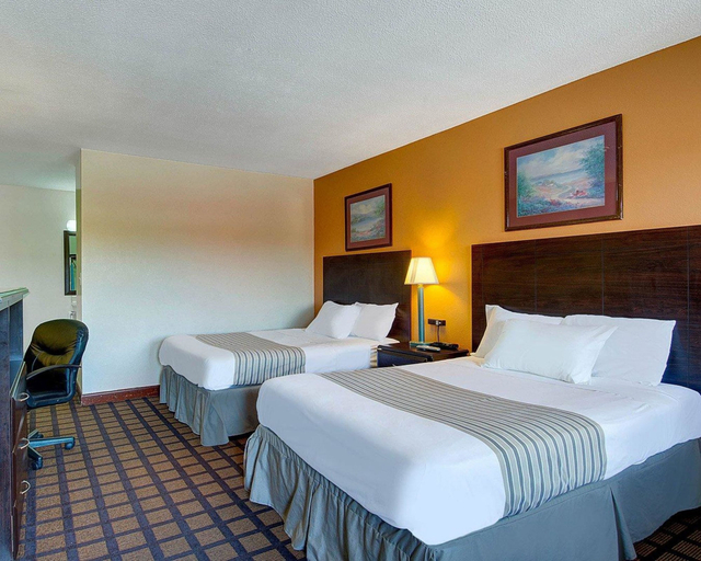 Bedroom 3, Econo Lodge Sharon - Foxborough, Norfolk