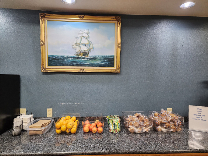 Food & Drinks 5, Anchor Beach Inn, Del Norte