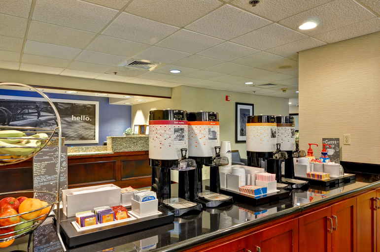 Food & Drinks 5, Hampton Inn by Hilton New Bedford/Fairhaven, Bristol