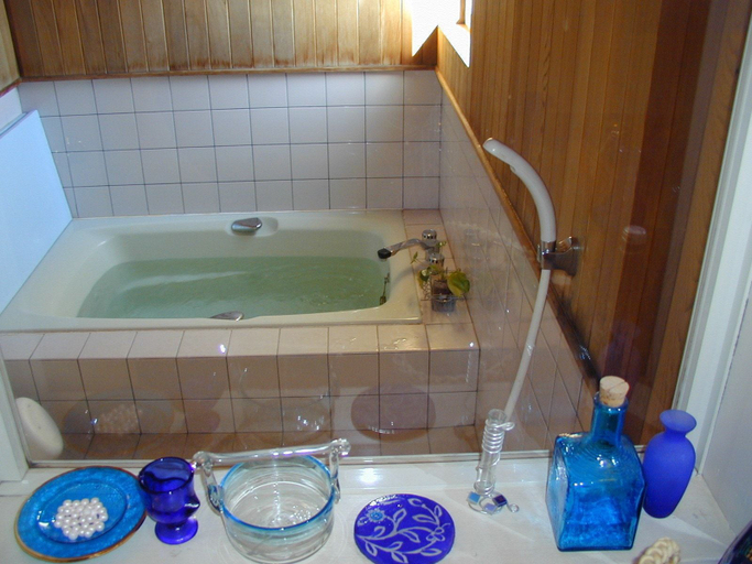 Bathroom 3, Blue in Green, Hokuto