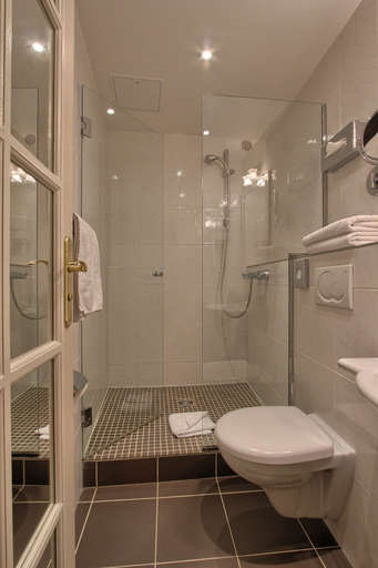 Bathroom 4, Timhotel Tour Montparnasse, Paris