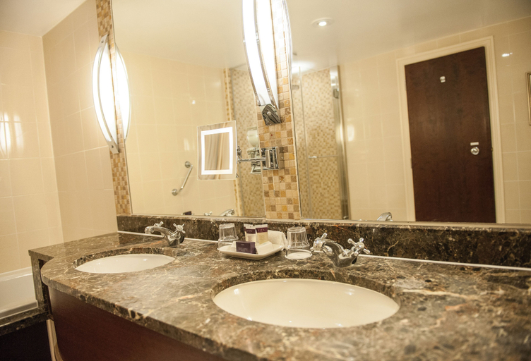 Bathroom 5, Aztec Hotel & Spa, South Gloucestershire