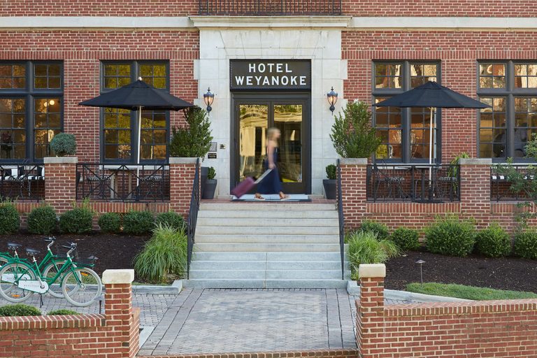 Exterior & Views