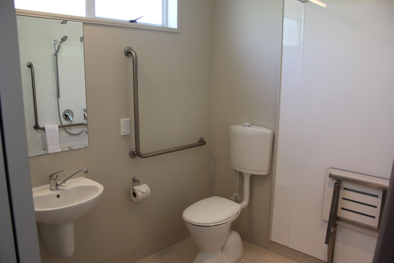 Bathroom 4, Greyfriars Motel, South Wairarapa