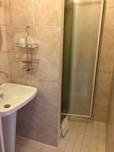 Bathroom 4, Hôtel du 6 Juin, Manche