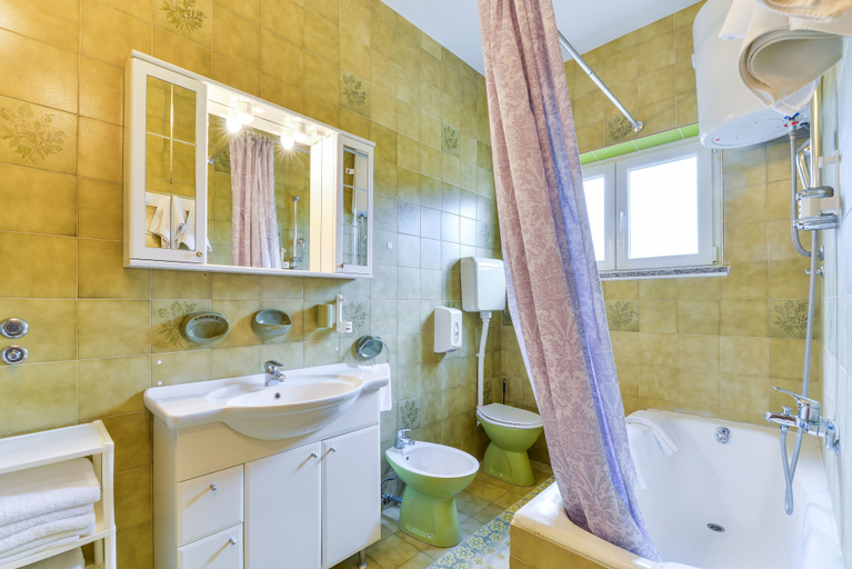 Bathroom 4, Apartments Liveric, Vir
