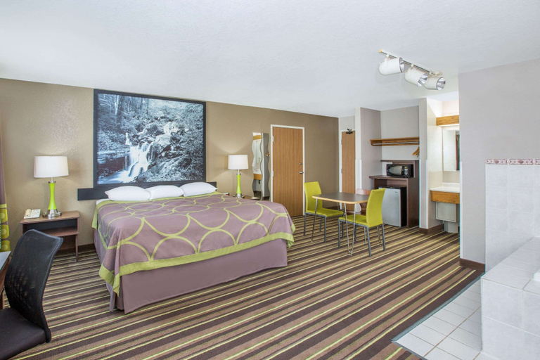 Bedroom 3, Super 8 by Wyndham Brookings, Brookings