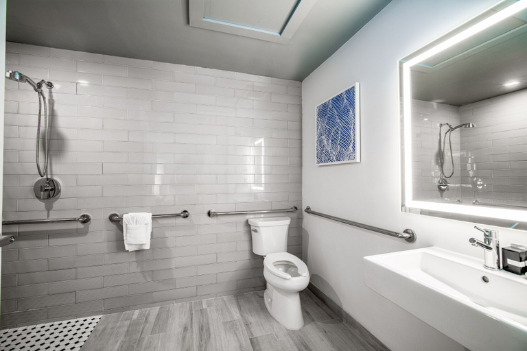 Bathroom 5, Chesapeake Beach Resort, Monroe