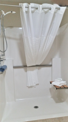 Bathroom 5, Rock Island Inn & Suites, Cass