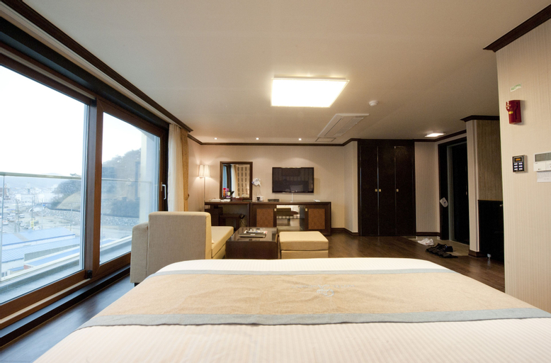 Tongyeong Anchovy tourist Hotel, Tongyeong