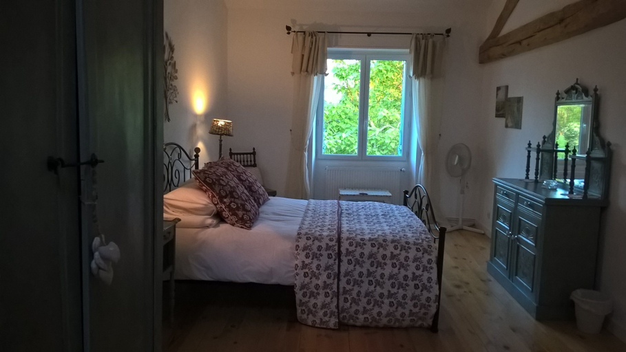 Bedroom 2, La Maison Catalpa - Chambre d'hôtes, Dordogne