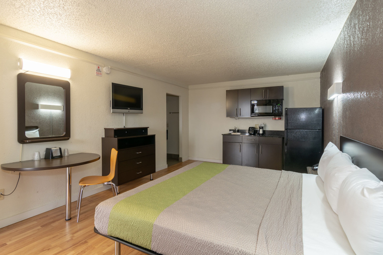 Bedroom 3, Studio 6 Fort Worth, TX - West Medical Center, Tarrant