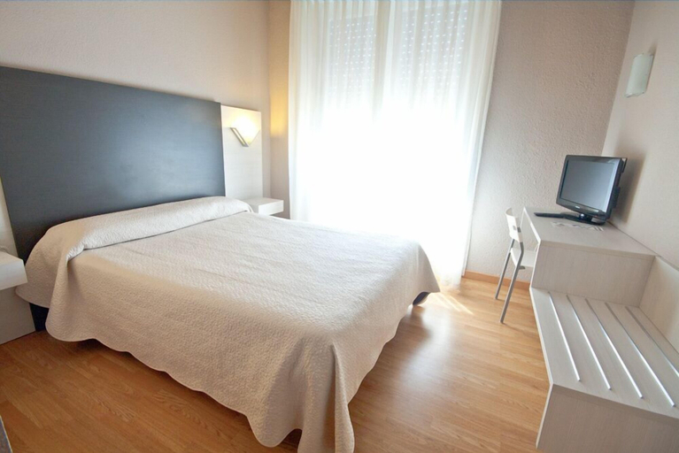Bedroom 4, Hotel Fornos, Zaragoza