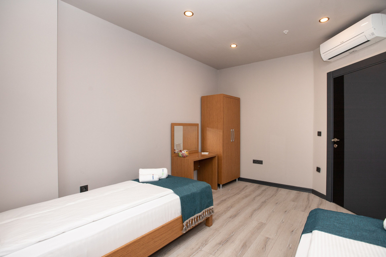 Bedroom 2, Marina Green Suit Hotel, Yomra