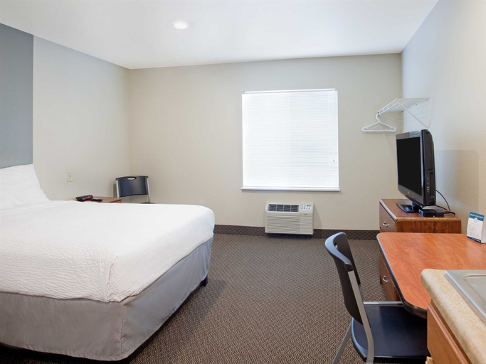Bedroom 2, WoodSpring Suites Williston, Williams