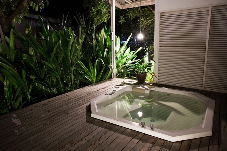 Bathroom 3, Arthit-Tara, Ban Sang
