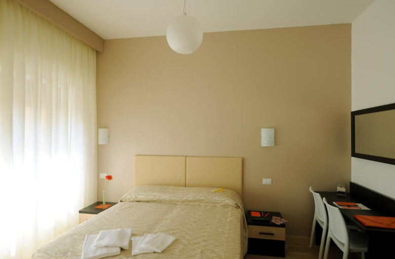 Bedroom 4, Honey Rooms, Rome