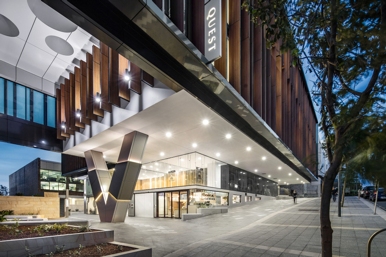 Exterior & Views 12