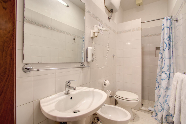 Bathroom 4, Hotel Primavera, Rome