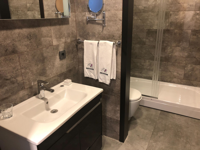 Bathroom 5, Kalevera Hotel, Merkez