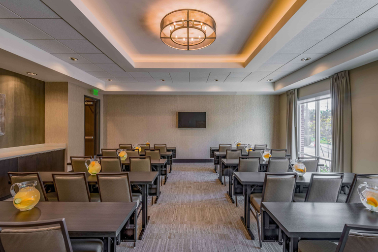 Food & Drinks 5, Hampton Inn & Suites Tallahassee Capitol - University, Leon