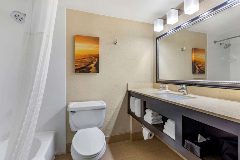 Bathroom 4, Comfort Inn San Diego Old Town, San Diego